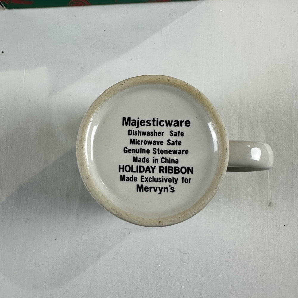 Holiday Ribbon Vintage Set of 4 Ceramic Christmas Mugs Dist.by Mervyn’s - Picture 15 of 16